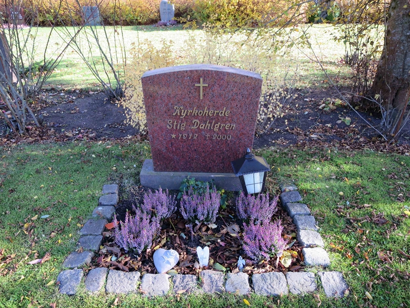 Grave number: HNB III    20