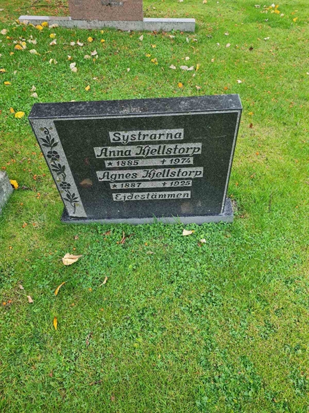 Grave number: KG 09   779