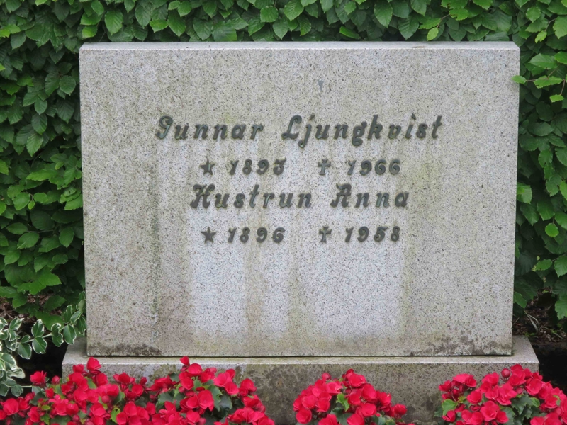Grave number: HÖB 42    24