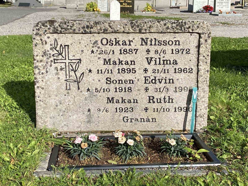 Grave number: 2 08 53