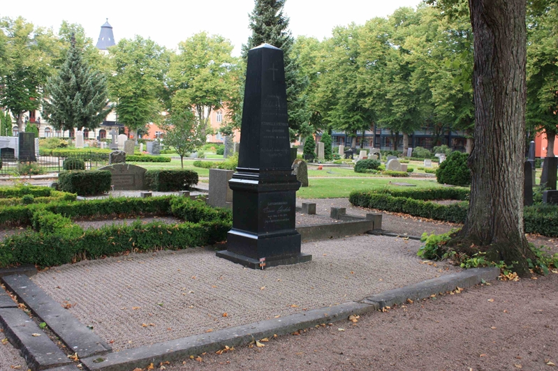 Grave number: Ö 06y    54, 55, 56, 57