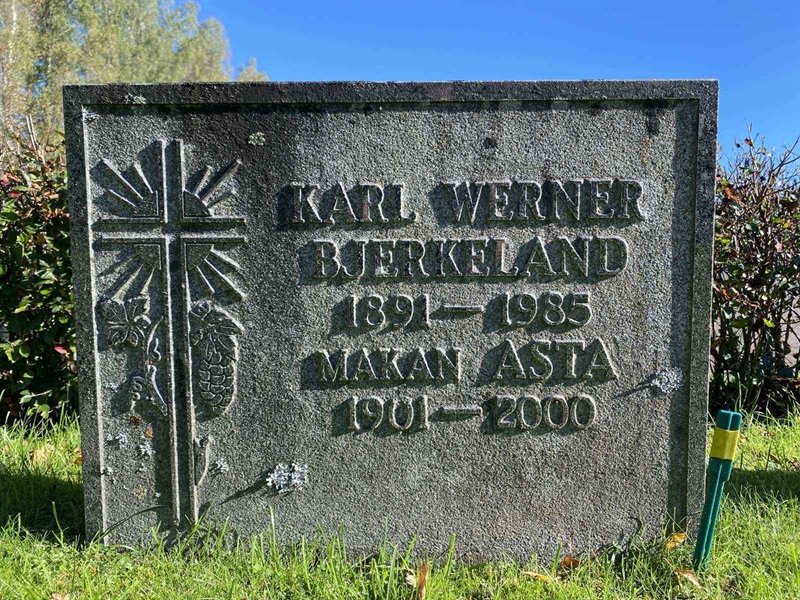 Grave number: 1 22     41