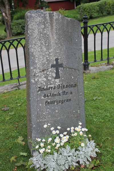 Grave number: A B  117