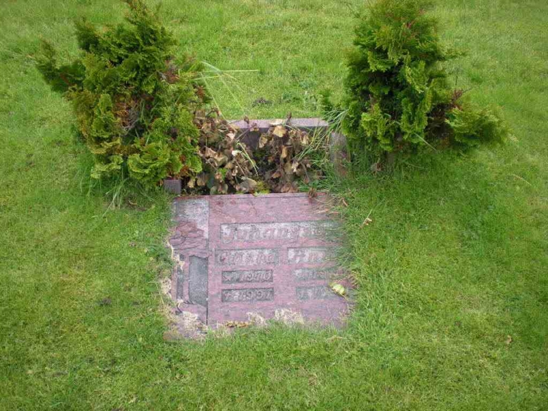 Grave number: M 003  0032