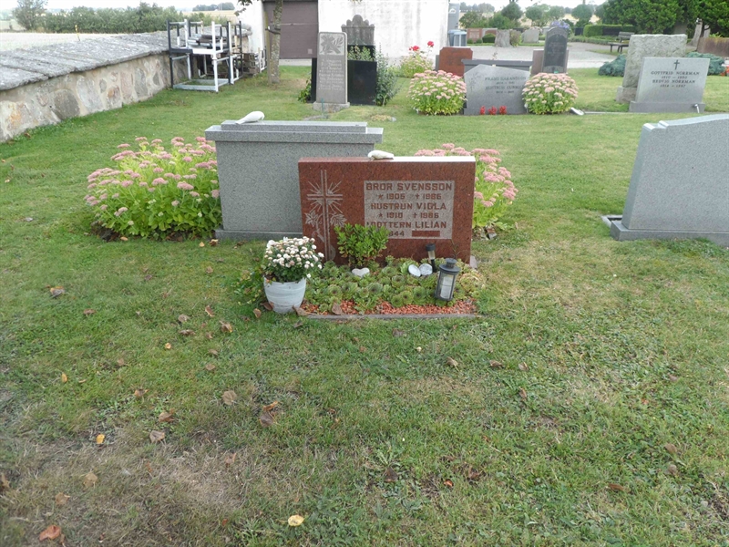 Grave number: SK D   120, 121, 122