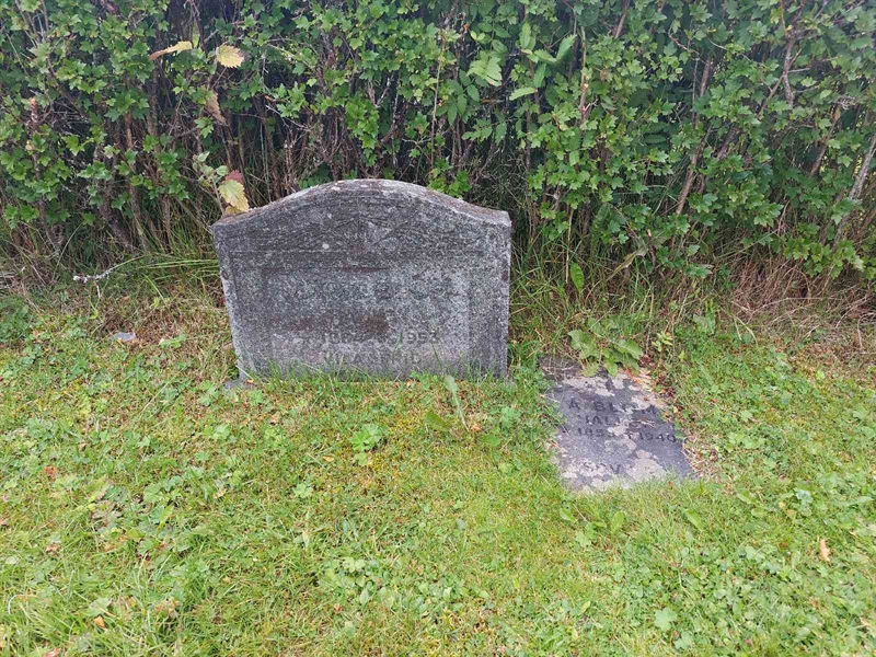 Grave number: K L    71