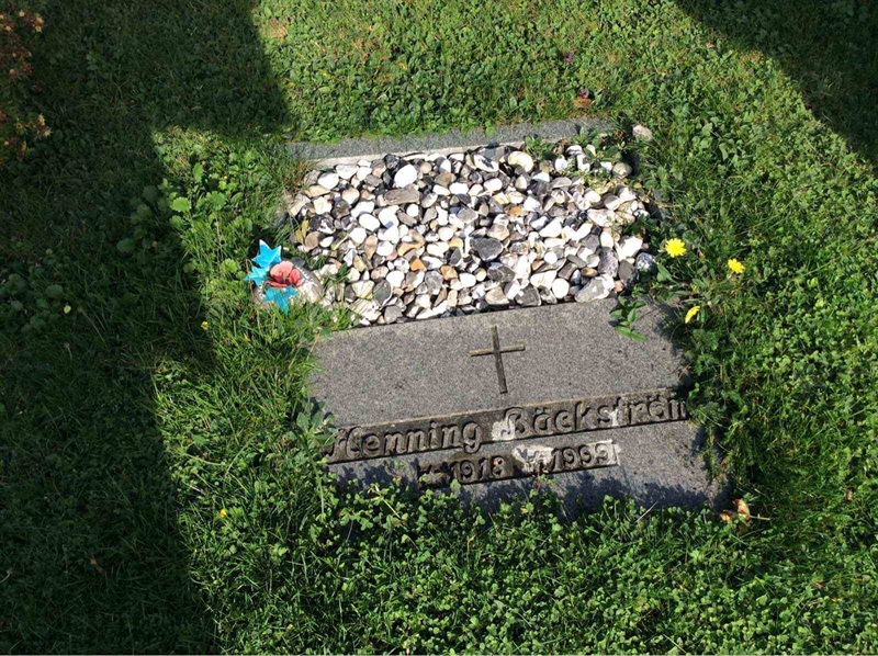 Grave number: K1 08   698