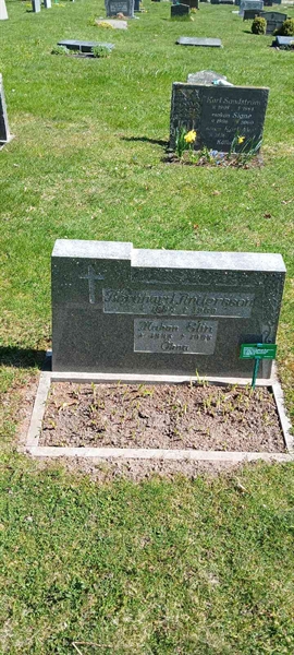 Grave number: 3 Nya H    33-34
