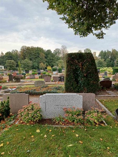 Grave number: OS D    32, 33