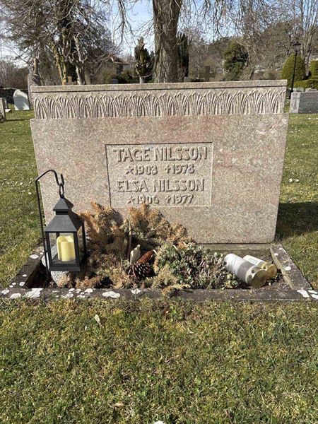 Gravnummer: LI   148