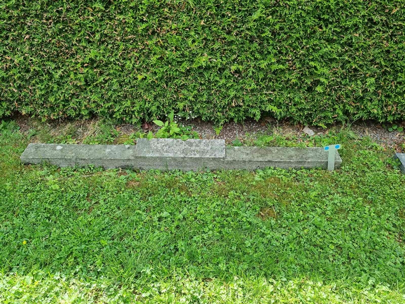 Grave number: 1 05   12
