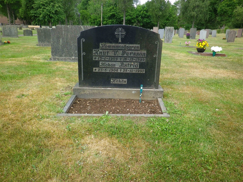 Grave number: LO N     6, 7