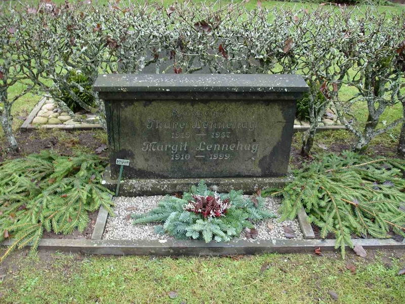 Grave number: HK J   133, 134