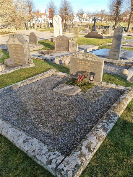 Grave number: TG 004 0542, 0543