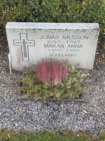 Grave number: 4 N ND   210