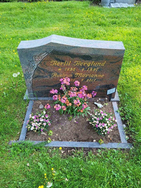 Grave number: kö 01 08   101-102