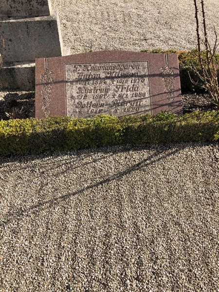 Grave number: FR 4B    92, 93