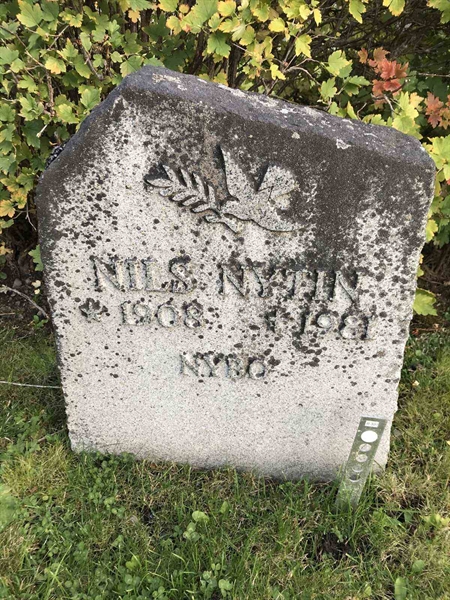 Grave number: ÅR B   331, 332