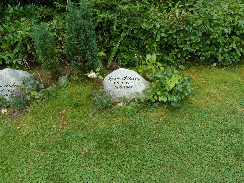 Grave number: SNK L    37