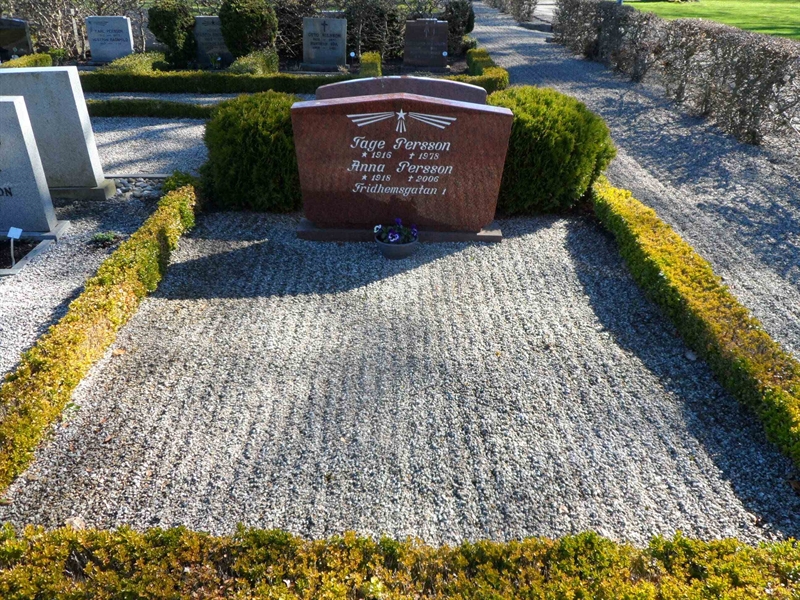 Grave number: 1 13    49