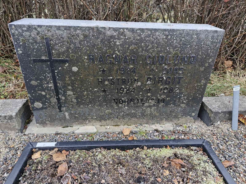 Grave number: AK C  3953-3955