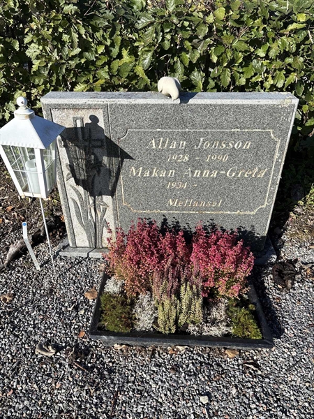 Grave number: 4 N NE    14