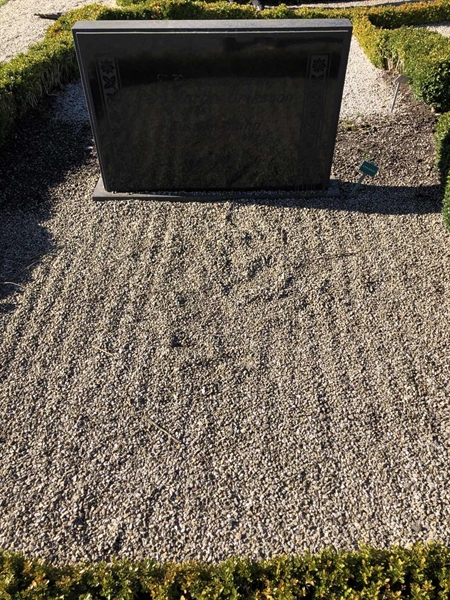 Grave number: FR B   103, 104