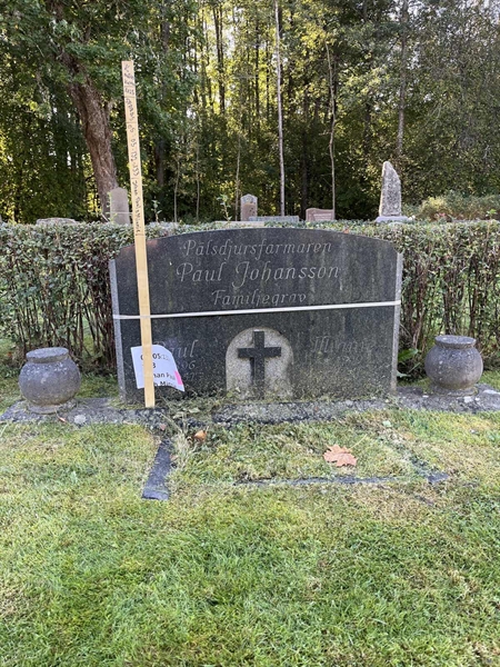 Grave number: 05 05   132-133