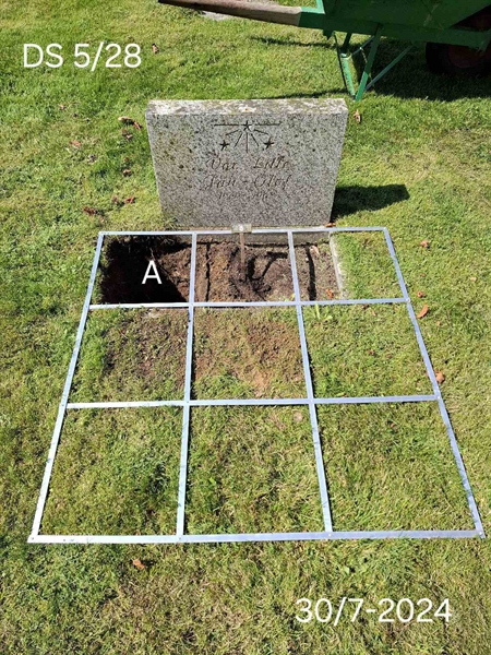 Gravnummer: 3 05    28