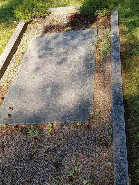 Grave number: 01   345