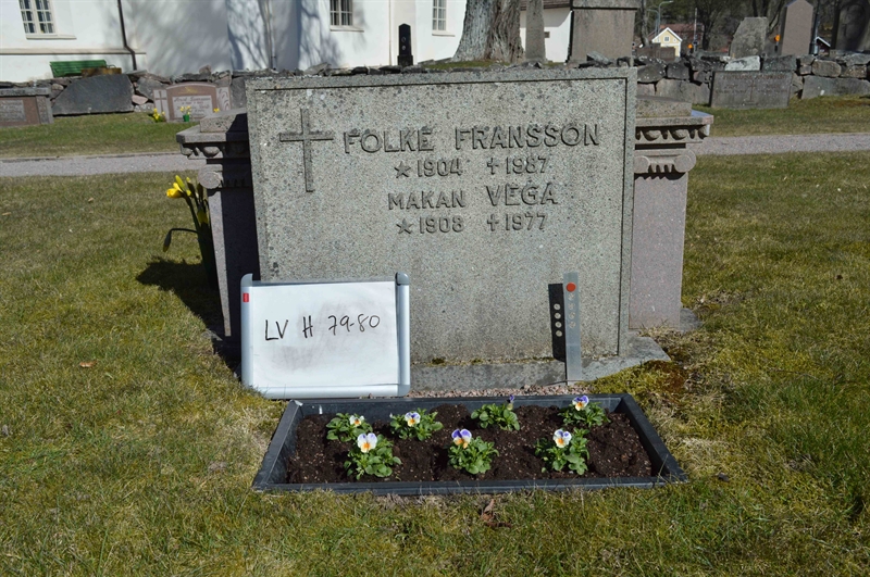 Grave number: LV H    79, 80