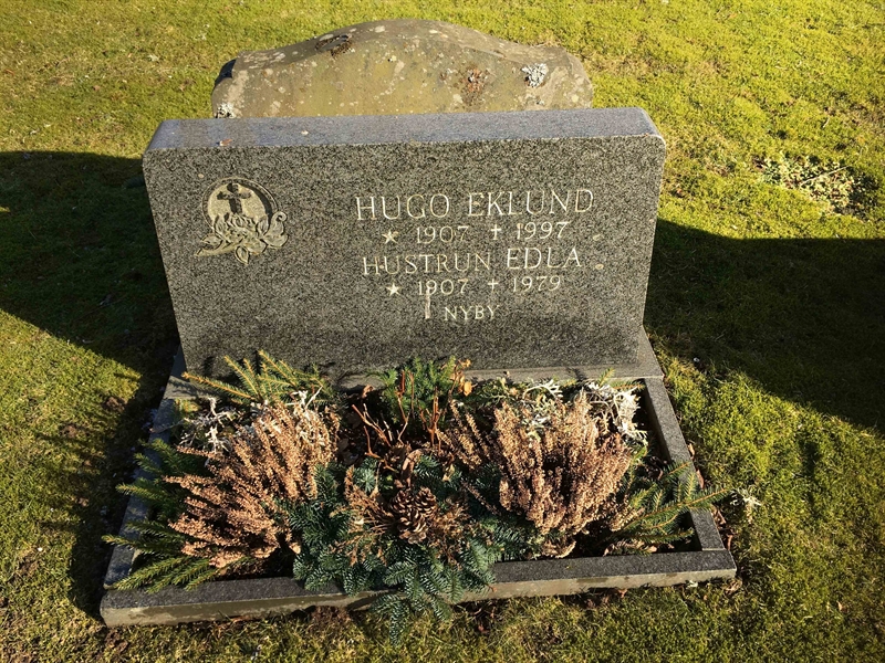 Grave number: 2 B   072