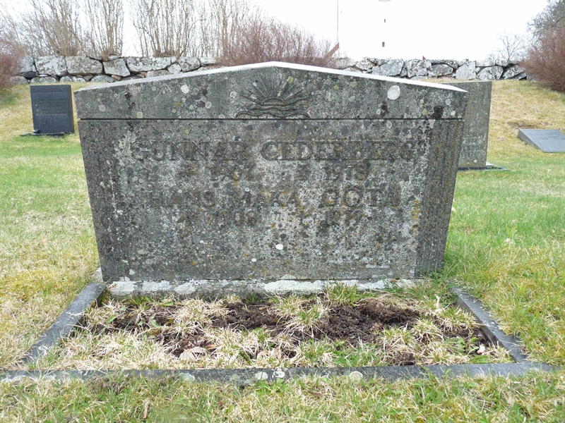 Grave number: LE 6   53