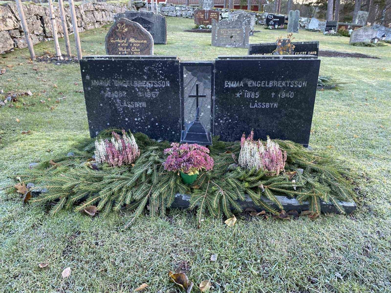 Grave number: 10 Ös 03    67