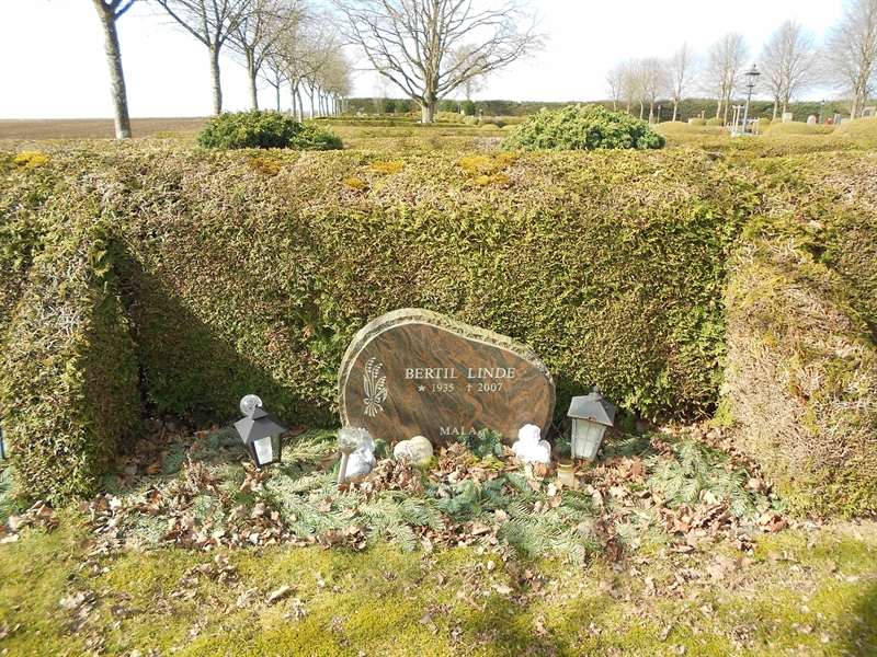 Grave number: V 27   132a, 132b