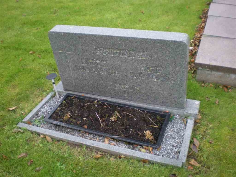 Grave number: M 001  0130