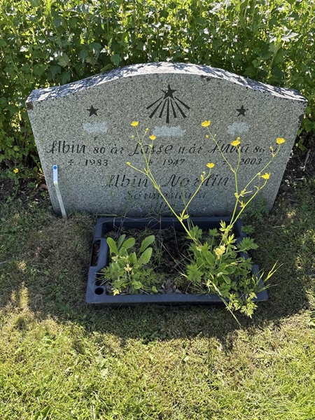 Grave number: 4 M MA    32-33