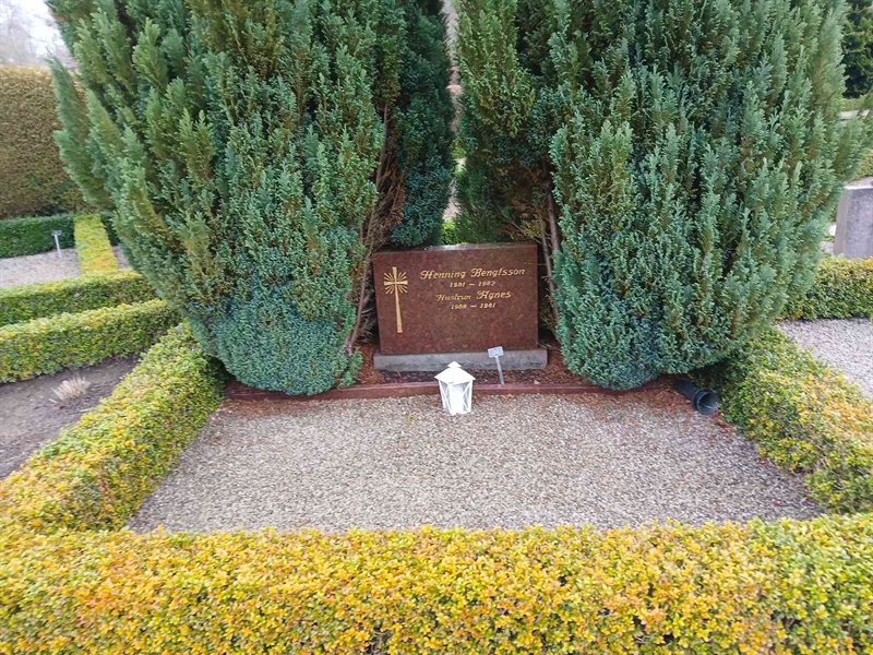 Hautatunnus: Si J    74, 75