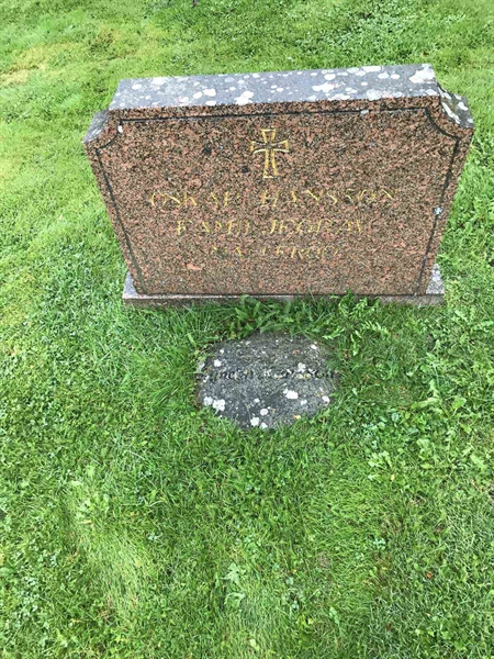 Grave number: B 01     9, 10