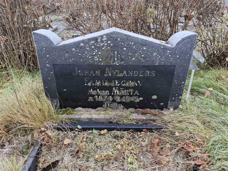 Grave number: AK C  3806-3808