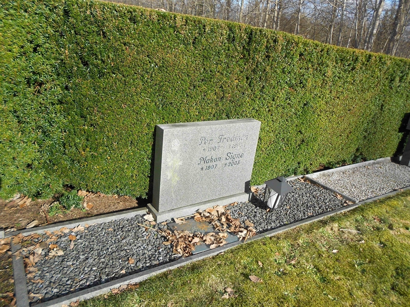 Grave number: NÅ N5    10, 11