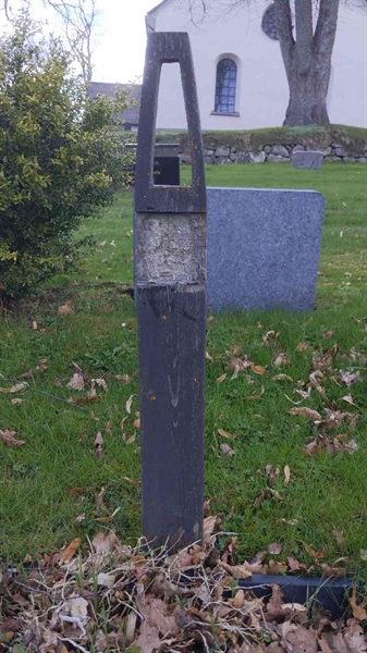 Grave number: 2 B 5    17
