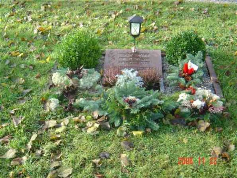 Grave number: FLÄ G    37-38