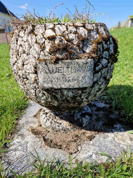 Grave number: 501 18 3527-3530