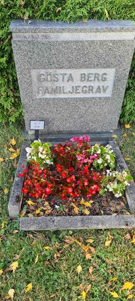 Grave number: M H   65, 66