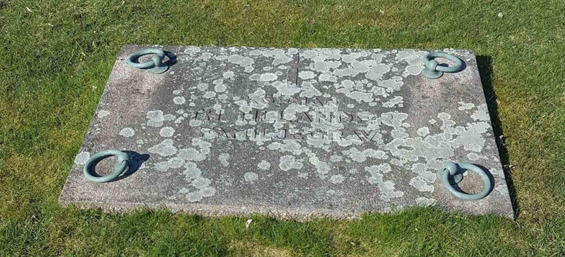 Grave number: T TNK   213-215