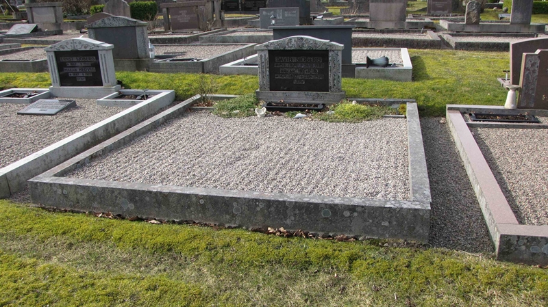 Grave number: HJ   264, 265