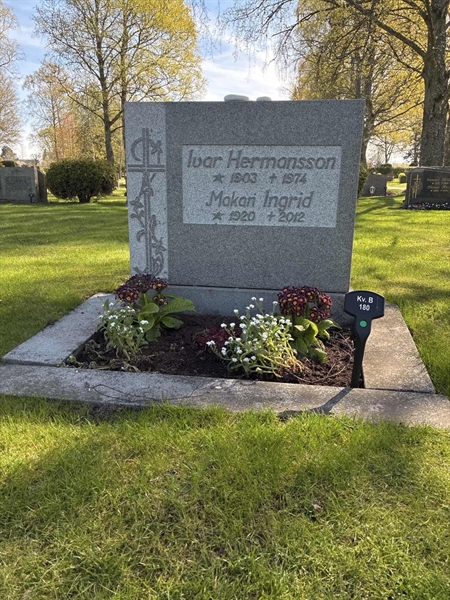 Grave number: 22 B   180