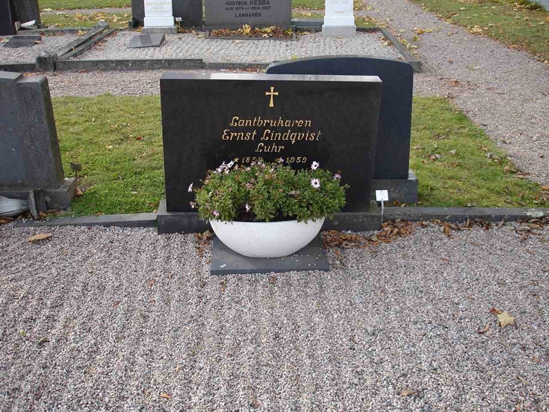 Grave number: FG E    17, 18