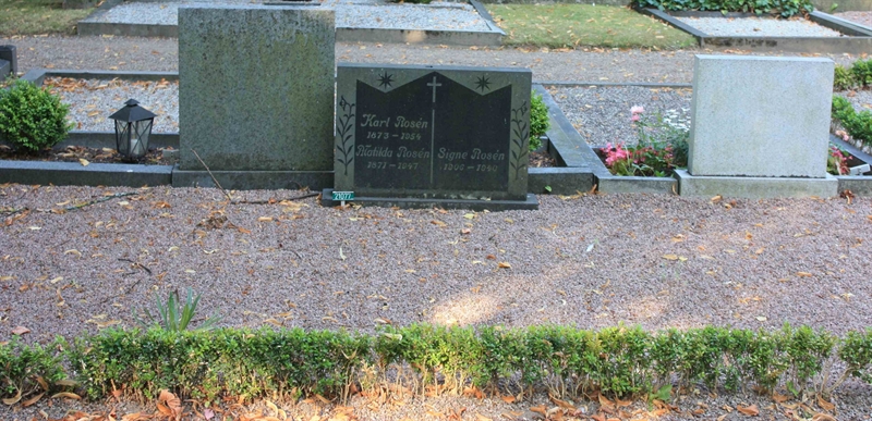 Grave number: Ö 21i   124, 125, 126